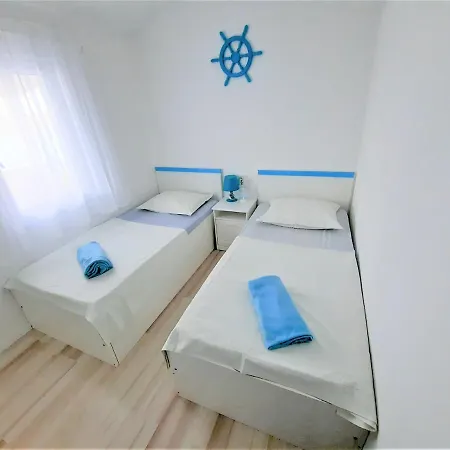 Summer House Hacienda, Pag - Apartment Miskovici
